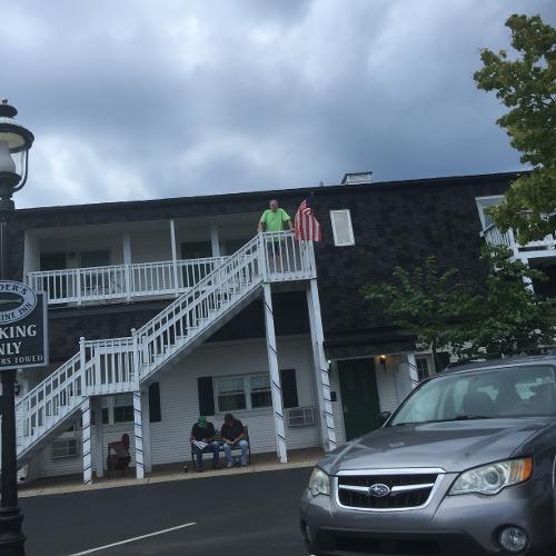 Book Snyder's Shoreline Inn, Ludington, Michigan
